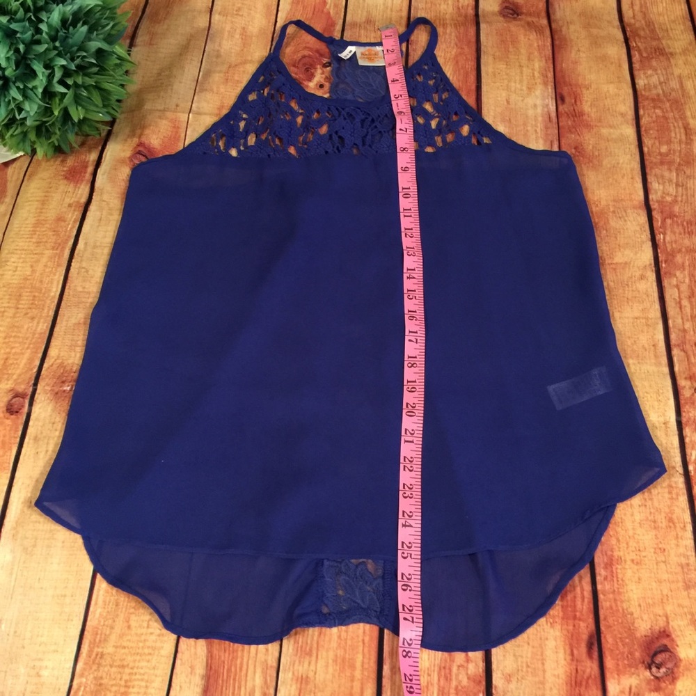 💙AVAILABLE💙 Crochet Inset Hi-Lo Top - Picture 6 of 8